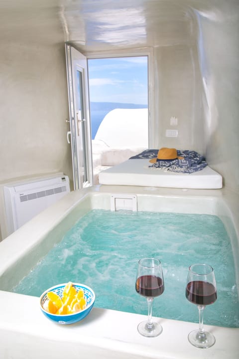 House, 1 Bedroom, Jetted Tub, Sea View (Cave) | 1 bedroom, premium bedding, in-room safe, free WiFi