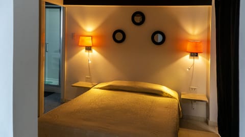 Exclusive Apartment, Terrace | Egyptian cotton sheets, premium bedding, down comforters