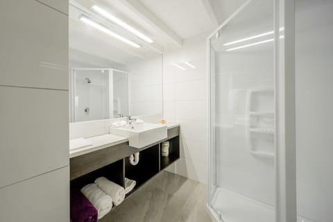 Studio, Beachfront | Bathroom | Shower, free toiletries, hair dryer, towels