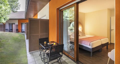 Standard Room, 2 Twin Beds, Non Smoking, Terrace | Terrace/patio