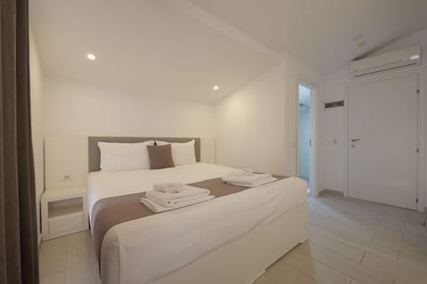 Deluxe Double or Twin Room, Sea View | Desk, free WiFi, bed sheets