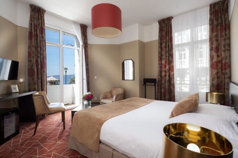 Luxury Double or Twin Room, Sea View | Minibar, in-room safe, desk, blackout drapes