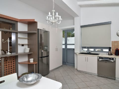Villa, 3 Bedrooms | Private kitchen | Full-size fridge, microwave, oven, stovetop