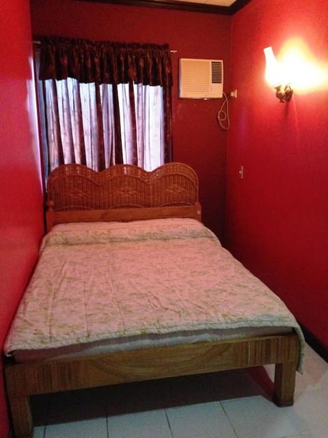 Matrimonial Room | Free WiFi, bed sheets