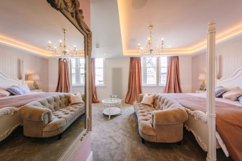 The Parisian Luxury Suite, 1 King Bed | Premium bedding, pillowtop beds, in-room safe, individually decorated