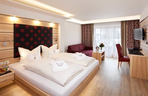 Comfort Plus Double Room | Hypo-allergenic bedding, minibar, in-room safe, individually decorated