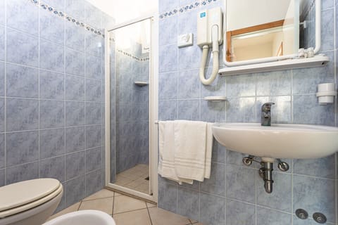 Family Room, Garden View | Bathroom | Shower, hair dryer, bidet, towels