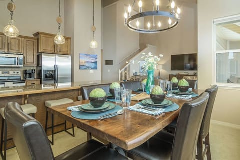 Dinette looking into kitchen and family room