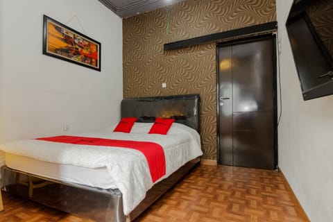 Double Room | Desk, free WiFi, bed sheets