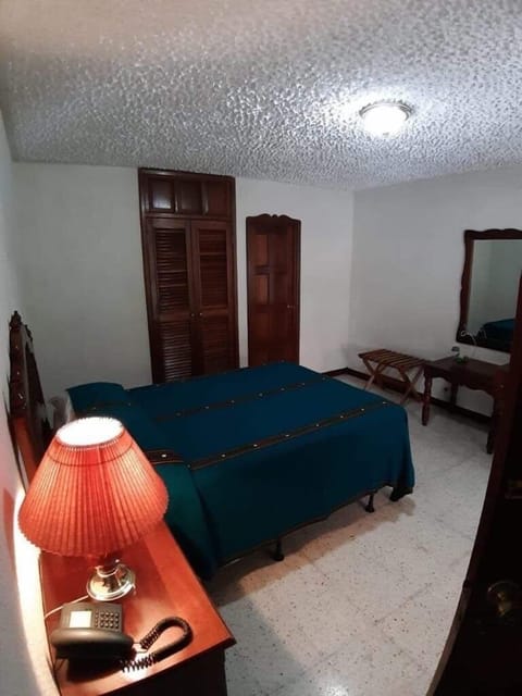 Basic Single Room, 1 Queen Bed, Garden View | Individually decorated, individually furnished, laptop workspace