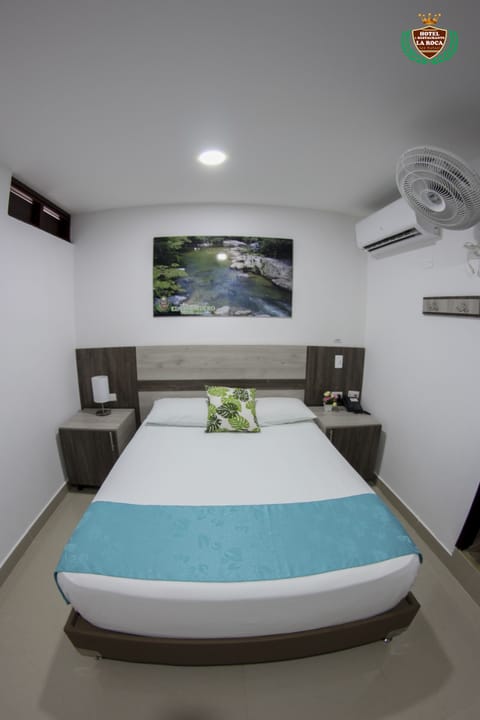 Standard Room, 1 Queen Bed | Free WiFi