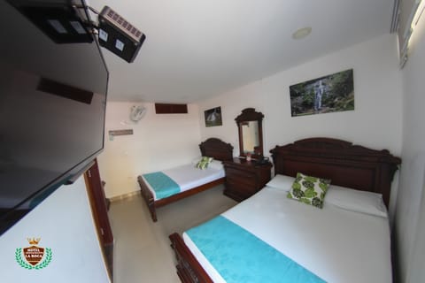 Family Double Room | Free WiFi