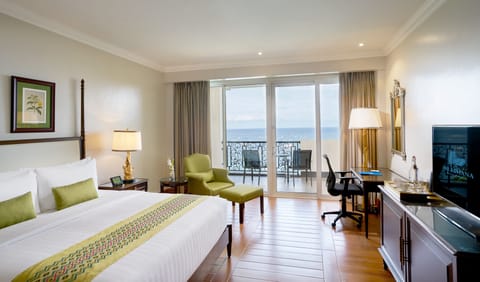 Premier Panoramic Ocean View | Premium bedding, pillowtop beds, in-room safe, individually decorated