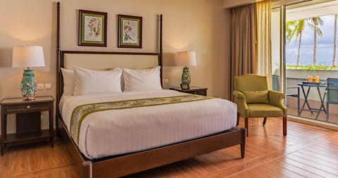 Beachfront Deluxe Room | Premium bedding, pillowtop beds, in-room safe, individually decorated