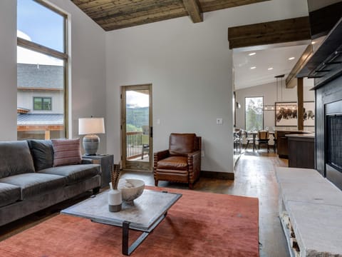 Homestead Chalet 12 Claim Jumper, Living, 1