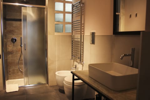 Deluxe Room, Partial Sea View (Quadrato) | Bathroom | Shower, rainfall showerhead, hair dryer, bathrobes