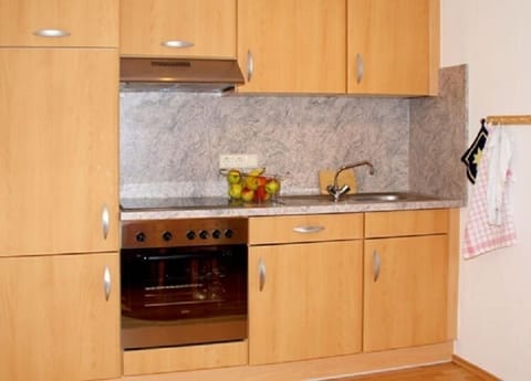 Apartment, 2 Bedrooms | Private kitchen | Fridge, microwave, oven, stovetop