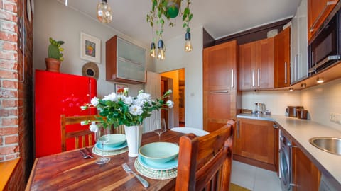 Apartment (2 - Ogarna 123) | Private kitchenette | Fridge, microwave, stovetop, electric kettle