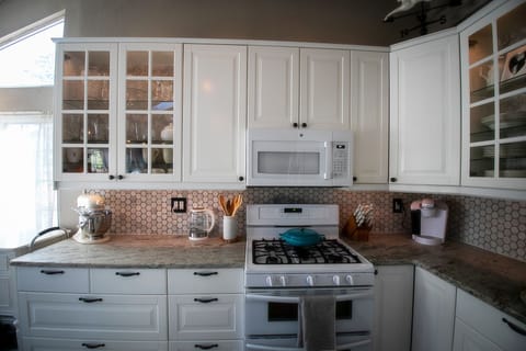 Double oven, newer appliances, pantry items, fridge basics, and more!