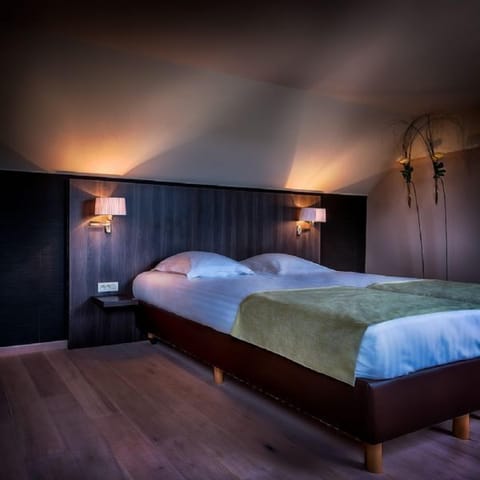 In-room safe, desk, soundproofing, iron/ironing board