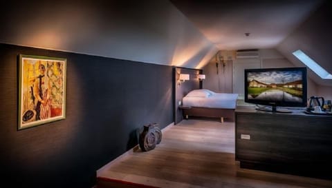 In-room safe, desk, soundproofing, iron/ironing board