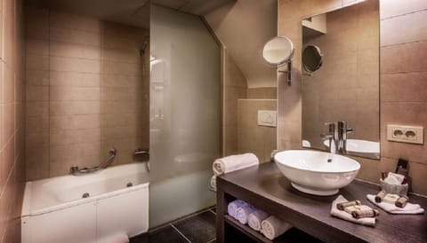 Free toiletries, hair dryer, towels