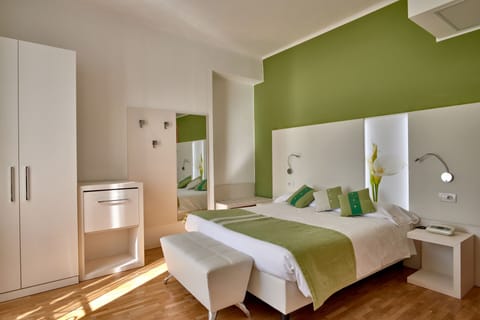 Panoramic Double or Twin Room, Lake View (no Balcony) | In-room safe, desk, free WiFi, bed sheets