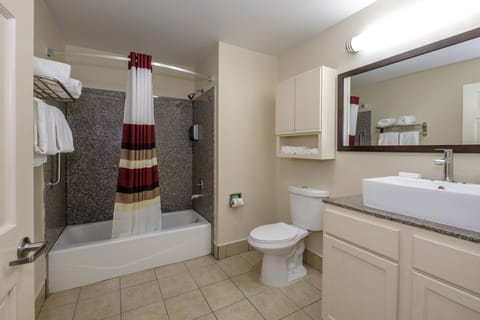 Suite, Multiple Beds, Non Smoking | Bathroom | Combined shower/tub, free toiletries, hair dryer, towels