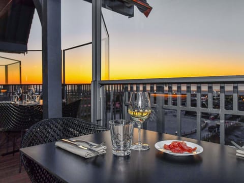 Lunch and dinner served, French cuisine