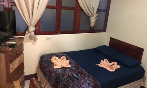 Traditional Triple Room, 1 Bedroom | Individually decorated, desk, iron/ironing board, free WiFi