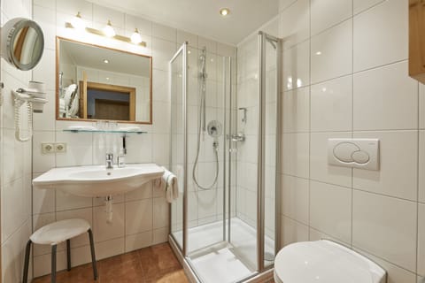 Comfort Double Room, 1 Queen Bed | Bathroom | Deep soaking tub, hair dryer, bathrobes, towels