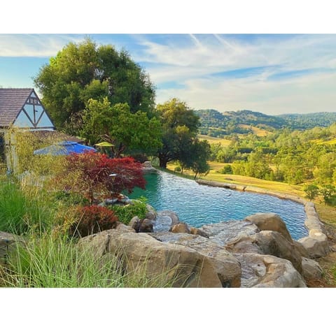 Picture yourself in Paradise, sitting at the pool with this view!!!