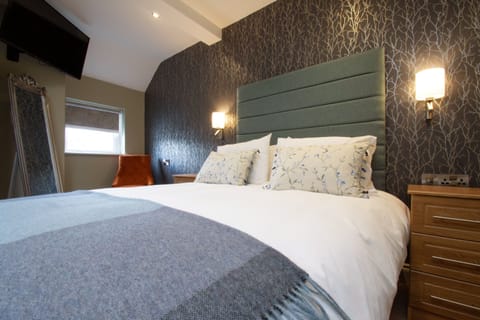 Deluxe Room, 1 Double Bed | Iron/ironing board, free WiFi