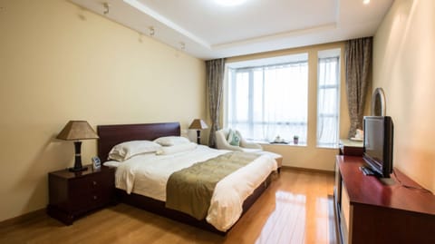 Apartment, 3 Bedrooms | Desk, blackout drapes, free WiFi, bed sheets