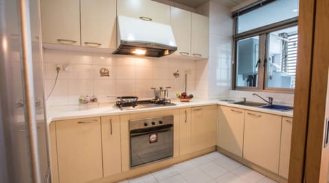 Apartment, 3 Bedrooms | Private kitchen | Fridge, microwave, stovetop, electric kettle