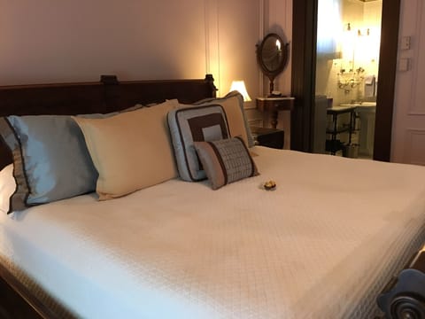 Joseph Irwin Room | Hypo-allergenic bedding, in-room safe, individually decorated