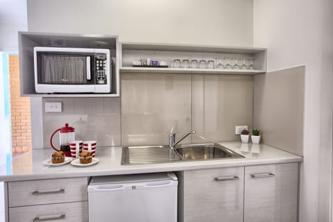 Family Apartment | Private kitchenette | Fridge, microwave, electric kettle, cookware/dishes/utensils