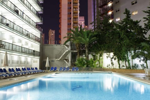 Outdoor pool, pool umbrellas, sun loungers