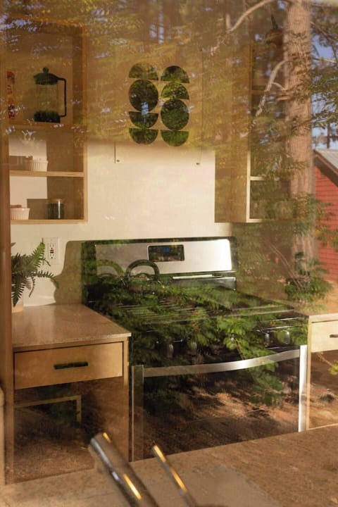 Premier Cabin, 1 Queen Bed, Garden View (C3) | Soundproofing, free WiFi, bed sheets