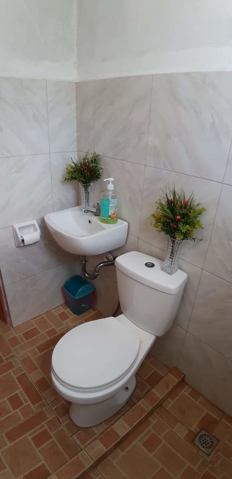 Economy Shared Dormitory | Bathroom | Shower, free toiletries
