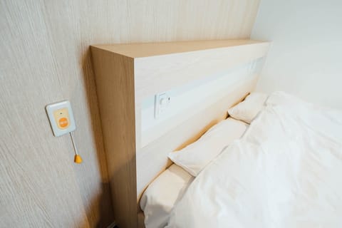 Private Accessible Queen Room | Free WiFi, bed sheets