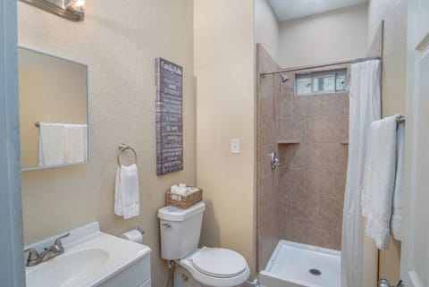 House (2 Bedrooms) | Bathroom | Shower, towels, soap, shampoo