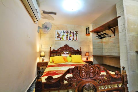 Classic Double Room, 1 Double Bed | Minibar, bed sheets