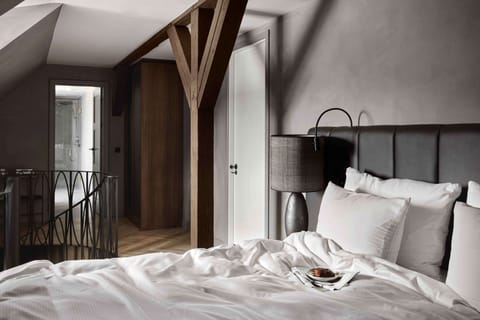 Minibar, in-room safe, soundproofing, free WiFi