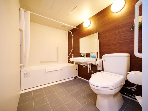 Room, Accessible (1 Double Bed + 1 Loft Bed) | Bathroom | Combined shower/tub, free toiletries, hair dryer, slippers