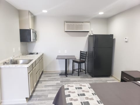 Deluxe Studio, 1 King Bed, Non Smoking, Kitchenette | Private kitchen | Full-size fridge, microwave, oven, stovetop