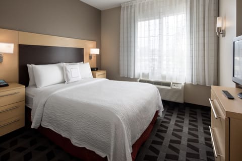Suite, 2 Bedrooms | Pillowtop beds, in-room safe, desk, laptop workspace