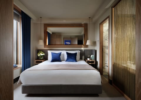 Signature Suite, Balcony, City View | Egyptian cotton sheets, premium bedding, pillowtop beds, minibar