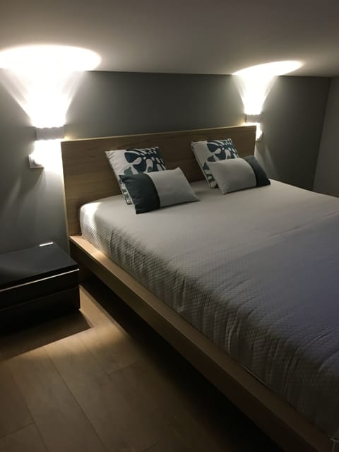 Elite Suite | Individually decorated, individually furnished, desk, soundproofing