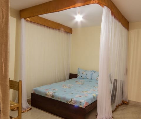 Executive Double Room, Non Smoking | Desk, free WiFi, bed sheets